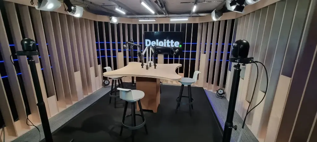 PODCAST tabel Radio tafel met 4 microfoons